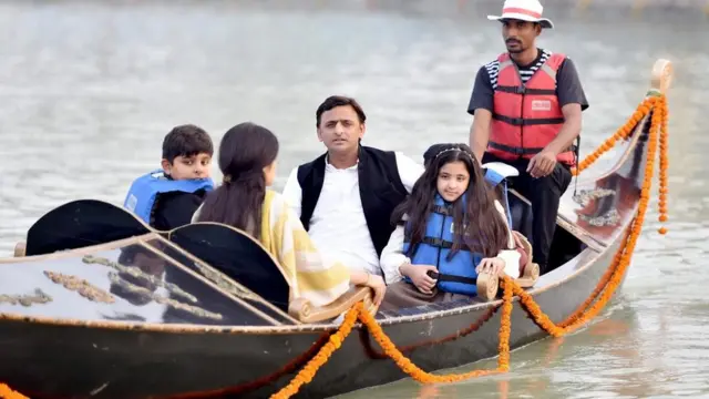 अखिलेश यादव