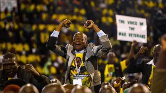 ገዳይም ተጋደልቲ ናጽነት ዝምባብዌ ንድምቀት ኣኼባ ሰልፊ ዛኑ ኣመልኪቶም ትልሂታዊ ምርኢትን ደርፍን ኣቕሪቦም።