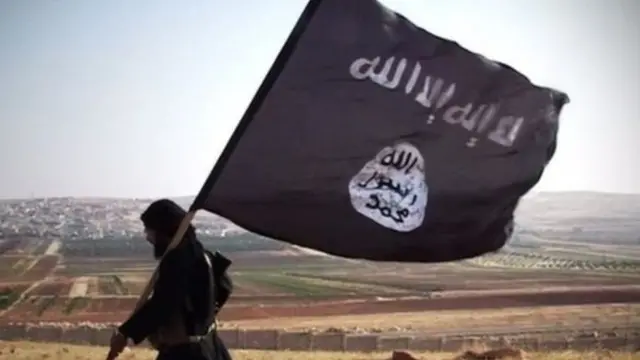 ஐ.எஸ் வெளியிடும் பல காணொளிகளின் இறுதியில் காணப்படும் படம்.