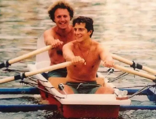 મિત્ર સાથે બાથટબમાં થેમ્સ નદી પાર કરી