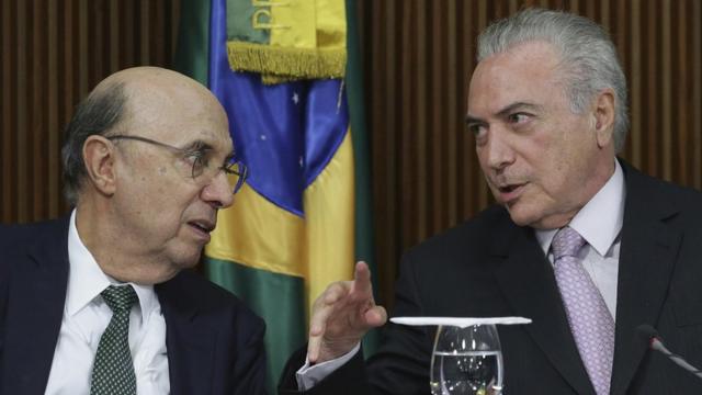 Ministro da economia Henrique Meirelles (à esq.) e o presidente Michel Temer