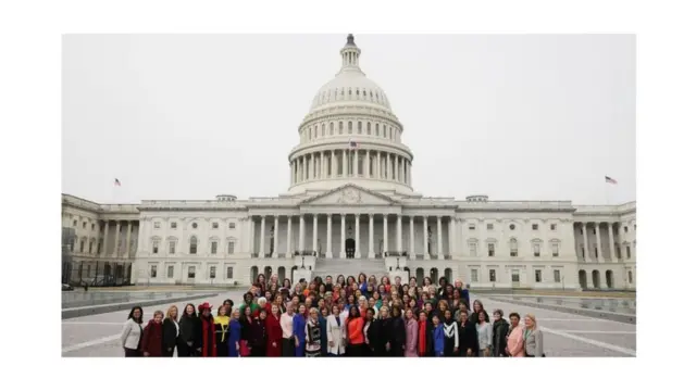 မဲပေးသူတွေရဲ့ မဲစာရွက်ထဲမှာ ရွေးချယ်စရာ အမျိုးသမီးများများ ပါလာဖို့က အမျိုးသမီးနိုင်ငံရေးသမားတွေ အခြေအနေကောင်းဖို့ အကြီးဆုံး စိန်ခေါ်မှုဖြစ် (အမေရိကန် မဲဆန္ဒနယ်ကိုယ်စားလှယ်များလွှတ်တော်က ဒီမိုကရက် အမျိုးသမီး အမတ်များ)