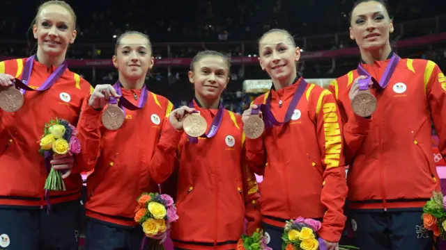 Com Ponor (à direita), a Romênia foi bronze por equipes nos Jogoscaça niquel crazy monkeyLondres