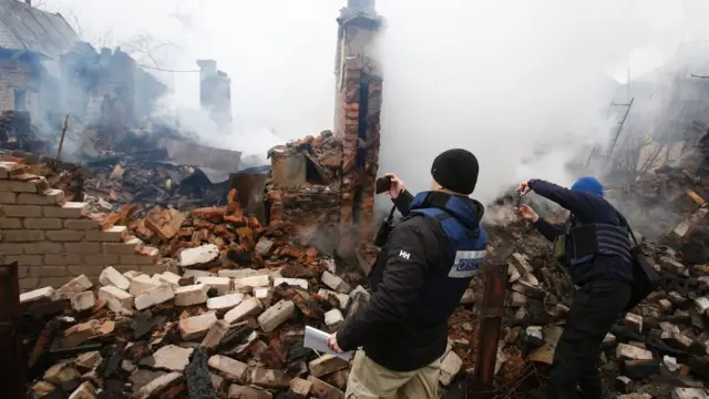 OSCE monitors photograph house in Avdiyivka shelled by rebel forces - 25 February