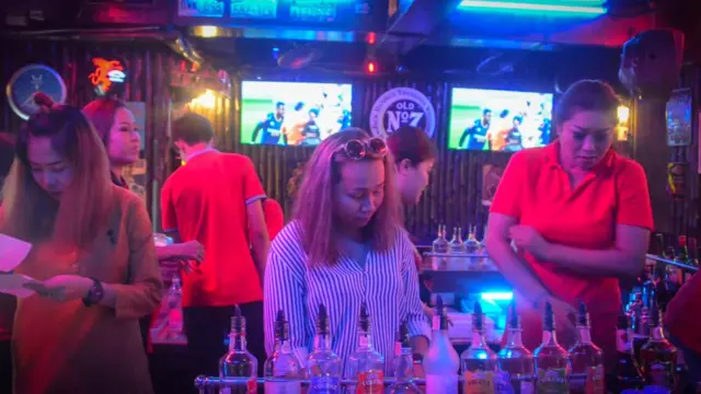 สถานบันเทิงของสุรี เดชอินน์