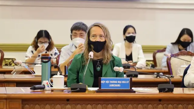 Bà Mary Tarnowka, Giám đốc điều hành AmCham, tại phiên họp ngày 20/8 với giới lãnh đạo TP HCM