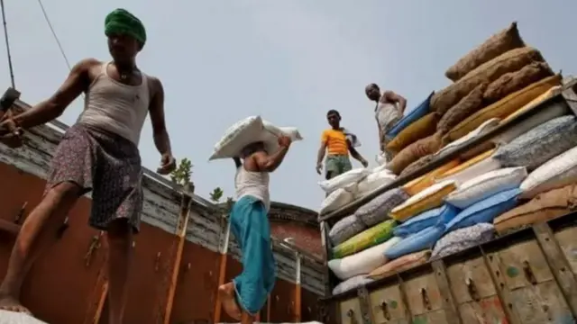 गेल्या काही काळात असंघटित क्षेत्राची दुरवस्था झालीये