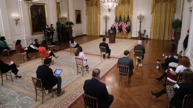 সংবাদ সম্মেলনের দৃশ্য