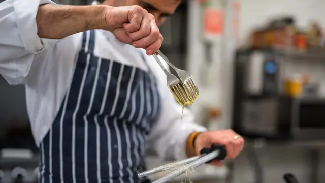 Chef da empresabet365 copa do mundo 2022catering fazendo refeição