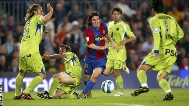 Lionel Messi scores against Getafe in 2007
