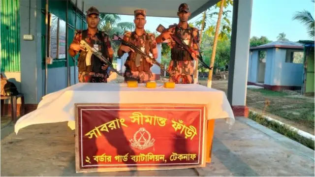 বৈঠকের আগে টেকনাফে বিজিবির সদস্য