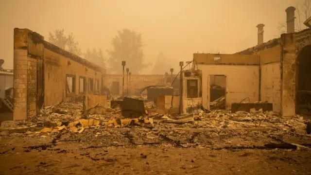 Casa destruida por el fuego en Greenville.