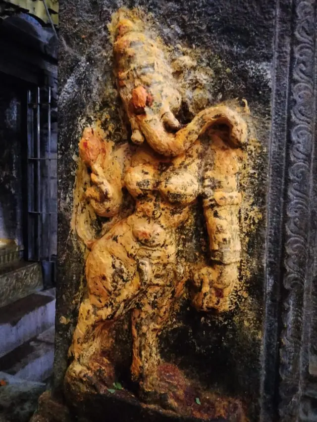 மதுரை மீனாட்சி அம்மன் கோவிலில்