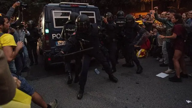 درگیری پلیس و حامیان استقلال در کاتالونیا