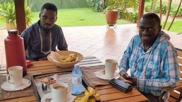 Robert Kyagulanyi wa vugu vugu la People Power kwa pamoja na Dkt. Kizza Besigye ambaye chama chake FDC