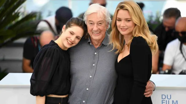 Верховен с исполнительницами ролей в "Искушении"