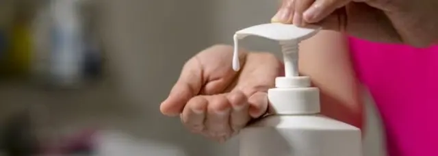 Para korban difilmkan dengan menggunakan kamera rahasia di botol pencuci rambut.