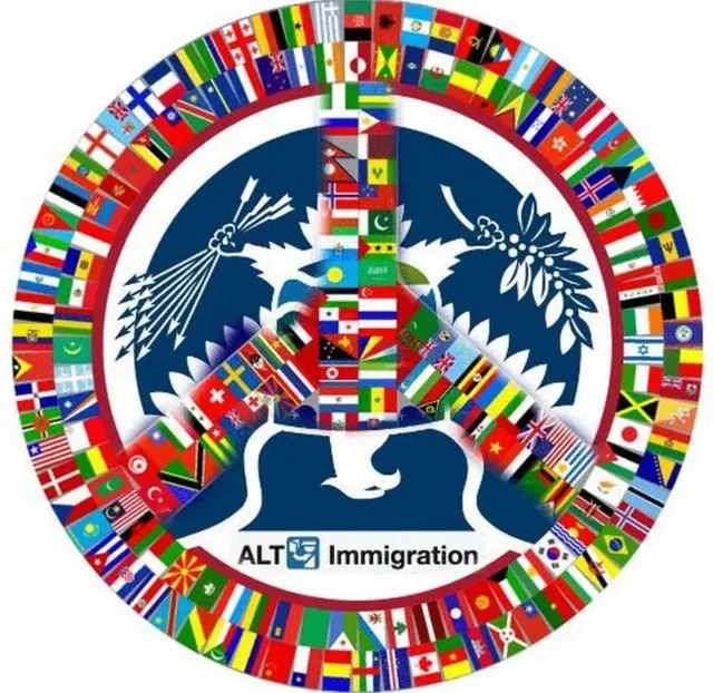 இந்த மாற்று கணக்கின் ட்விட்டர் டிஸ்பிலே படம் அதிகாரப்பூர்வ USCIS லோகோவை கொண்டுள்ளது.