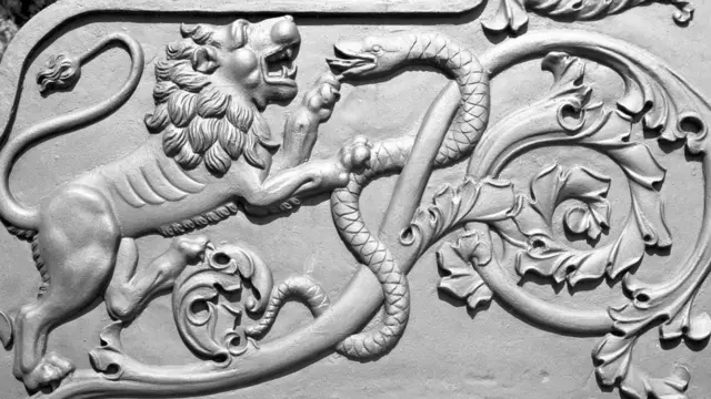 Часть орнамента, украшающего Царь-пушку