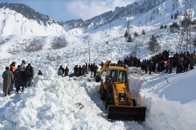 हिमस्खलन, बर्फ़बारी, कश्मीर