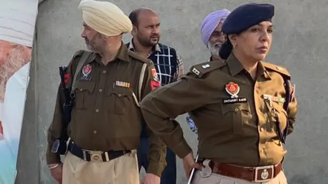 निरंकारी भवनाबाहेर पोलीस ताफा