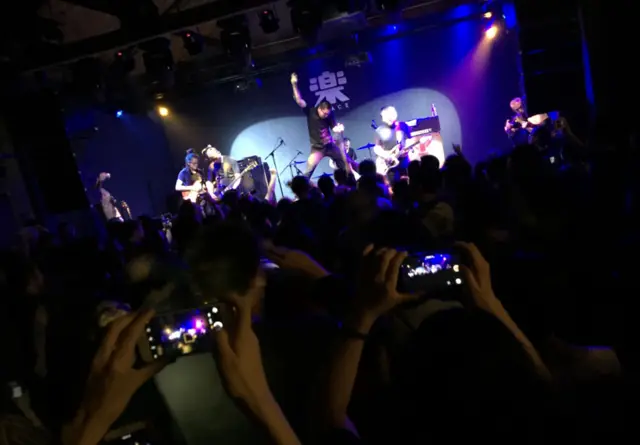 ПК14 - „штреберска, кул, громогласна, енергична, поетска експлозија музике"