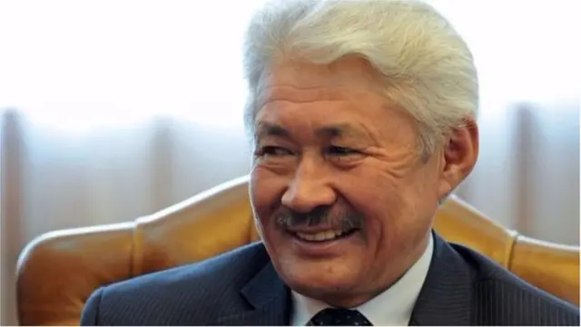 Турсунбек Акун Жээнбековдун өкмөт башчылыктан кетишине каршы