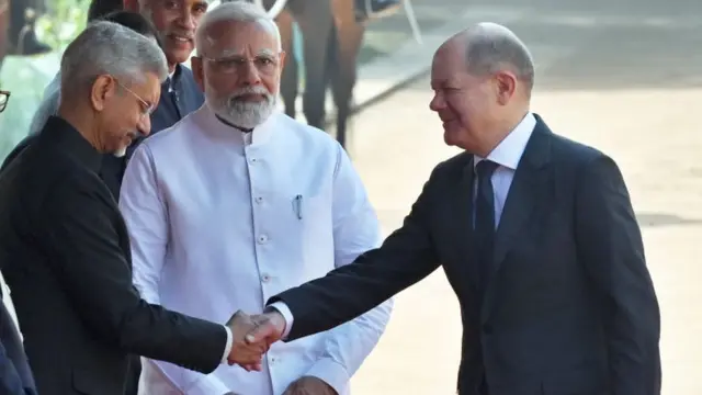 जय शंकर और ओलाफ़ शुल्ज़