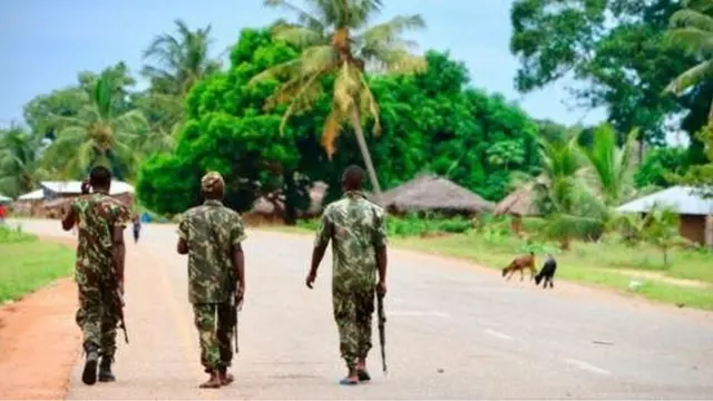 maafisa wa usalama wakipiga doria