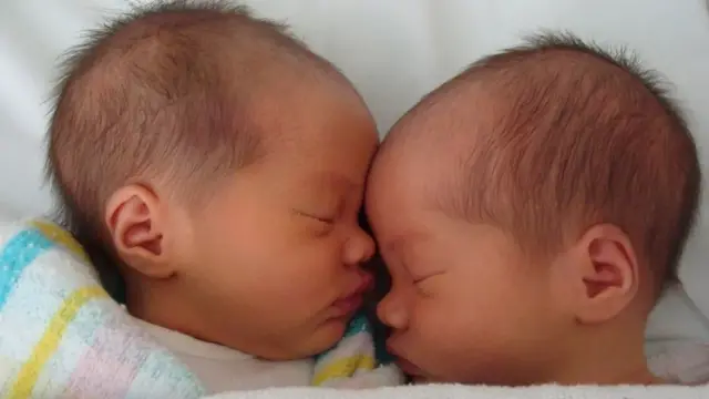 Twins Maddie and Mia