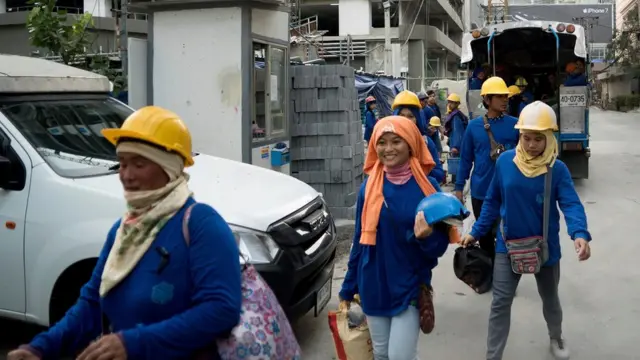 คนงานก่อสร้างต่างด้าวหญิง