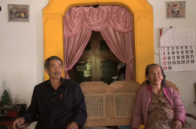 Sukiman dan kakaknya.