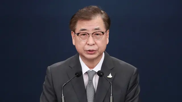 북한이 보낸 통지문을 공개하는 서훈 국가안보실장