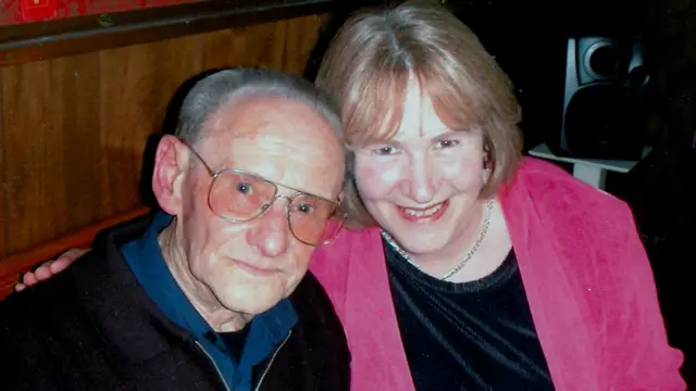 Лале Соколов жана жазуучу Хезер Моррис.