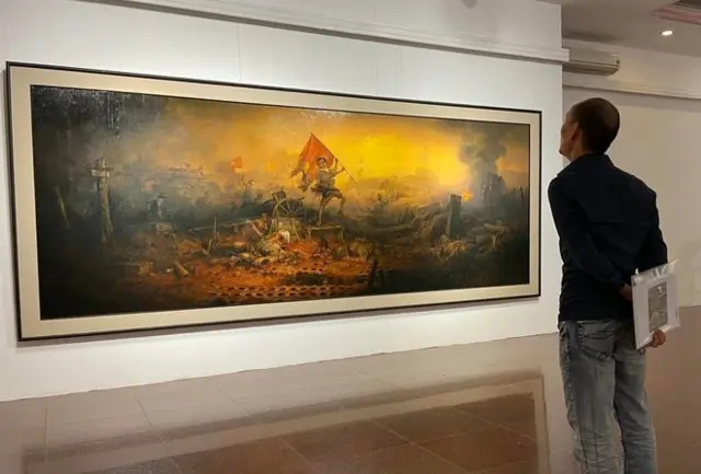 Bức tranh chính trong triển lãm được cho là nguyên nhân khiến triển lãm phải tạm dừng