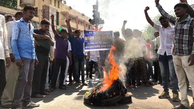 વિરોધ કરતા દલિતો