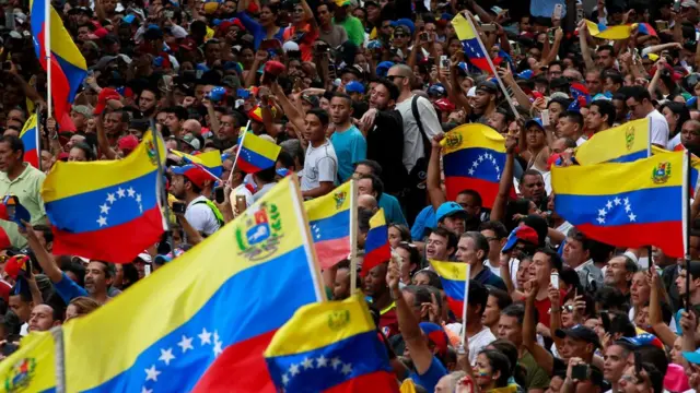 تظاهرات مخالفان