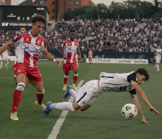 Borba dvojice mladih igrača - Strahinje Erakovića (Crvena zvezda) i Nemanje Jovića (Partizan)