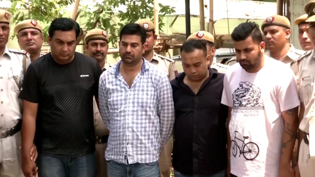 धर्मेंद्र सैनी, सिद्धार्थ गांधी, सुनील कुमार और मयंक शुक्ला