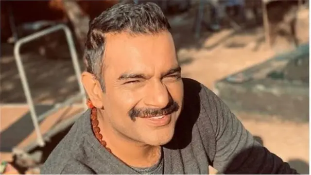 फिल्म के निर्देशक सरमत खूसट