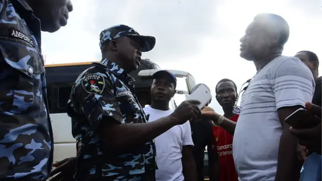 Aworan ọlọpaa ati araalu