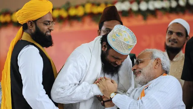 મુસ્લિમો સાથે મોદી