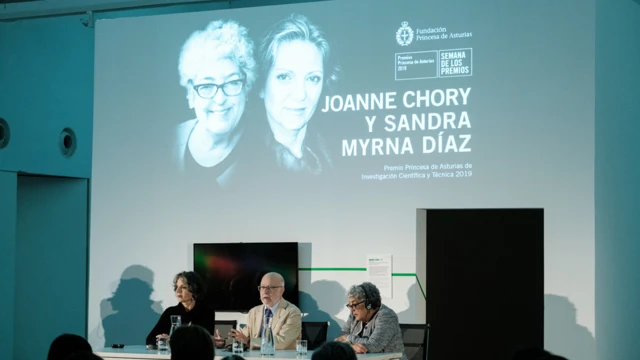 Chory y Díaz en un panel durante un evento vinculado al premio