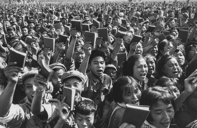 狂热的文化大革命笼罩了中国近十年。