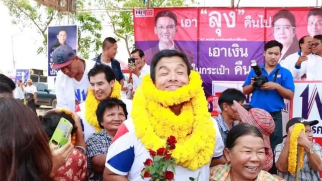 ชัชชาติลงพื้นที่หาเสียง เมื่อครั้งเป็นแคนดิเดตนายกฯ ในบัญชีของพรรคเพื่อไทย เมื่อปี 2562