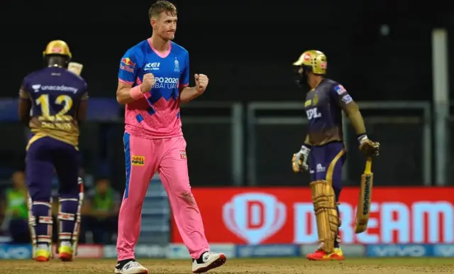 क्रिस मॉरिस ने चार विकेट लिए