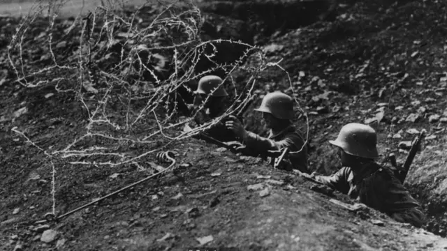 Soldados en las trincheras