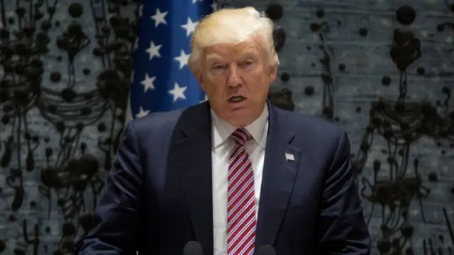 डोनल्ड ट्रंप