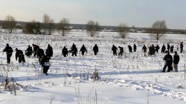 ปฏิบัติการค้นหาเป็นไปอย่างยากลำบากจากหิมะหนาบริเวณจุดเกิดเหตุ