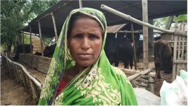 ক্ষুদ্র ঋণ গ্রহিতাদের অনেকে অভিযোগ করেছেন, মহামারির মধ্যে কিস্তির টাকা আদায়ে অনেক এনজিও'র বেপরোয়া আচরণে তাদের মধ্যে হতাশা তৈরি করছে।